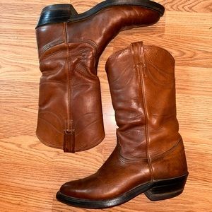 Pointed leather boots